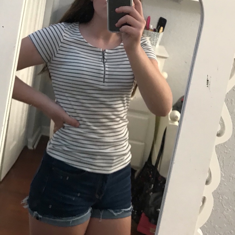 🌻 aeropostale black white stripe quarter zip tee